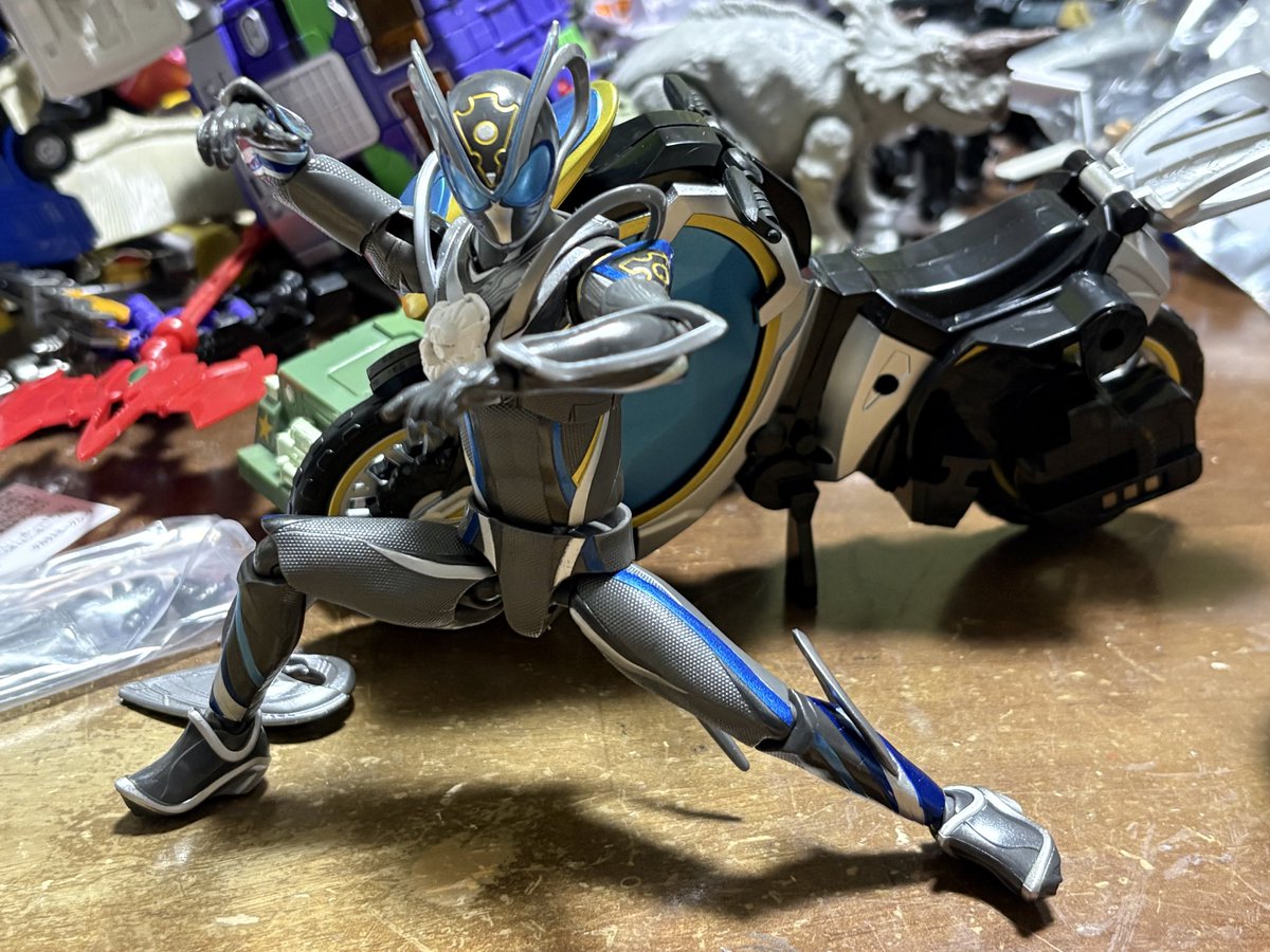 two_too's tweet photo. アクションフィギャーやプラモは昔はライダーキックできるかが個人的な基準だったけど、しばらく前から当たり前にそれ以上動くようになって嬉しい　昔はライダーでもライダーキックできないのが多かった https://t.co/HyUr3WXGXT
