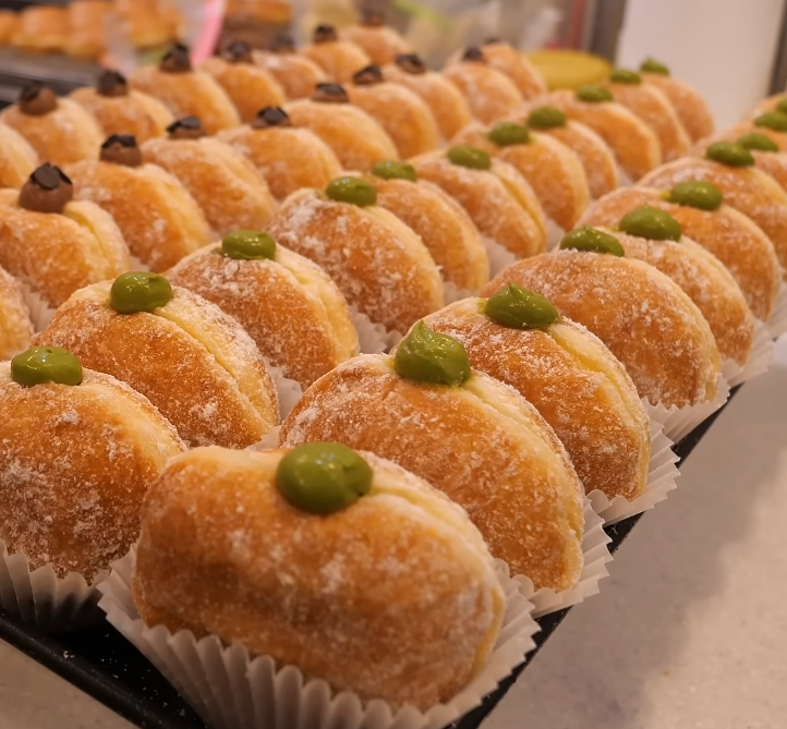daily_dolce's tweet photo. Currently craving donuts 💗 https://t.co/A6cQgo1Azn