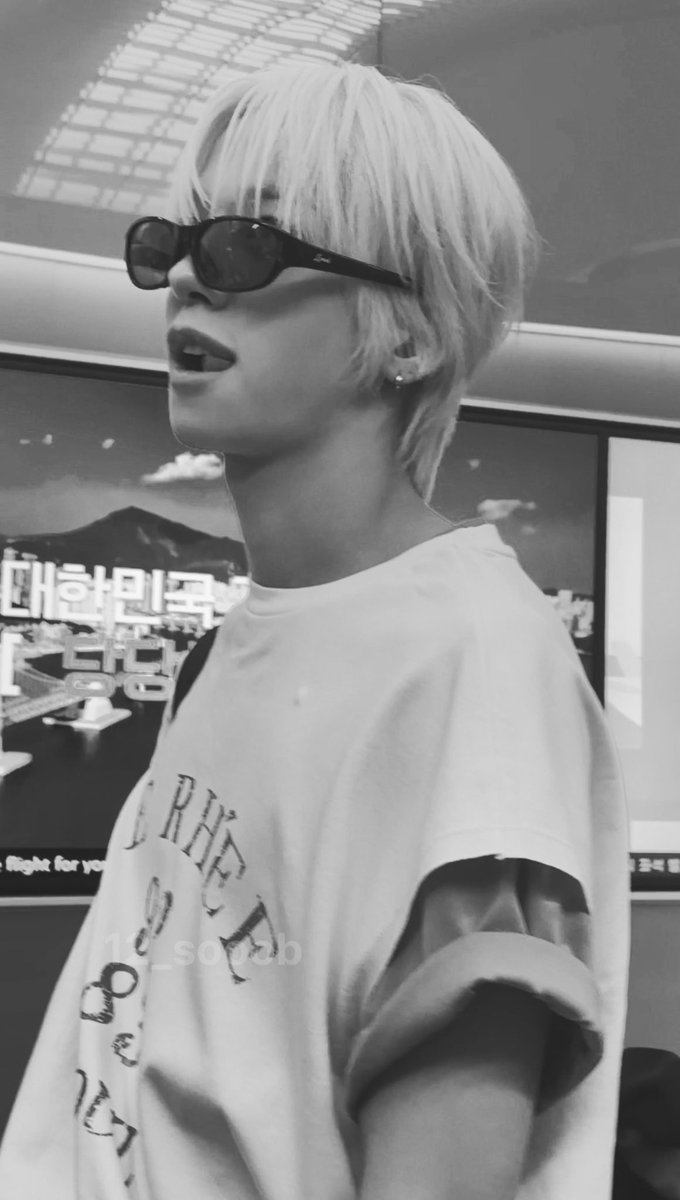12_sooob's tweet photo. 🕶️😳

#루키아 #RUKIA 
#키빗업 #KEYVITUP #KVP https://t.co/YADSoXfsBE