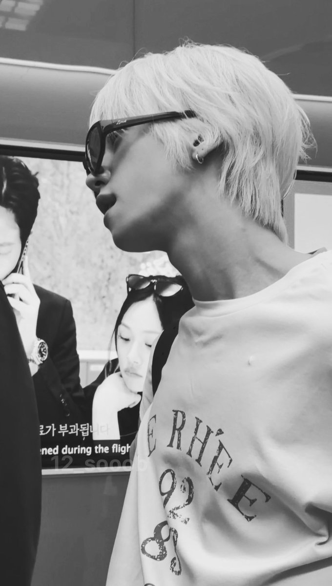 12_sooob's tweet photo. 🕶️😳

#루키아 #RUKIA 
#키빗업 #KEYVITUP #KVP https://t.co/YADSoXfsBE