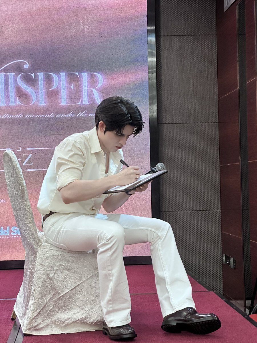 ZyxShell's tweet photo. 好认真的宝宝
@Bank_mondop 
#mosbankinshenzhen #mosbank https://t.co/bHgdtpXfri
