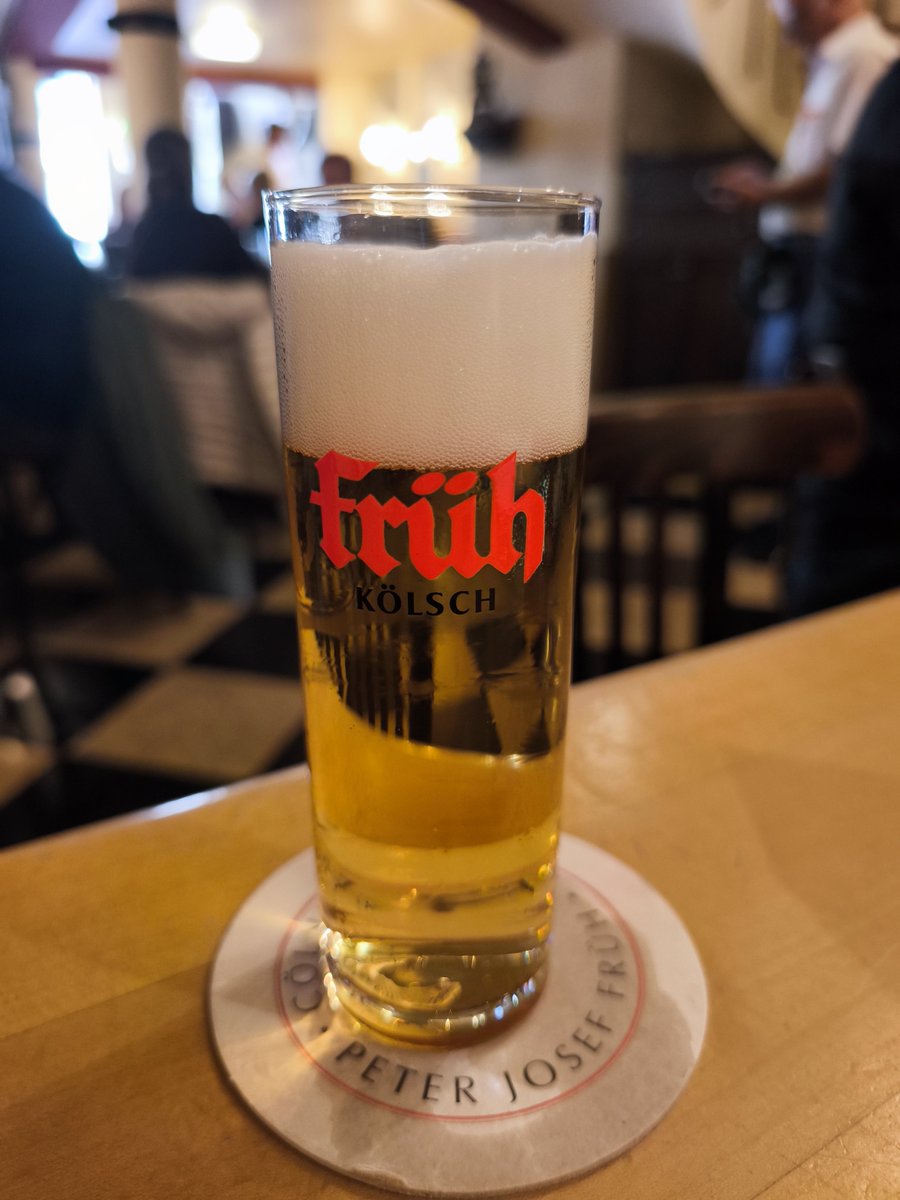 dame_tre's tweet photo. 旅の最後はケルシュビールと血のソーセージだっっっっ！！ケルシュビール美味すぎ！！ https://t.co/HBbkgPOZT8