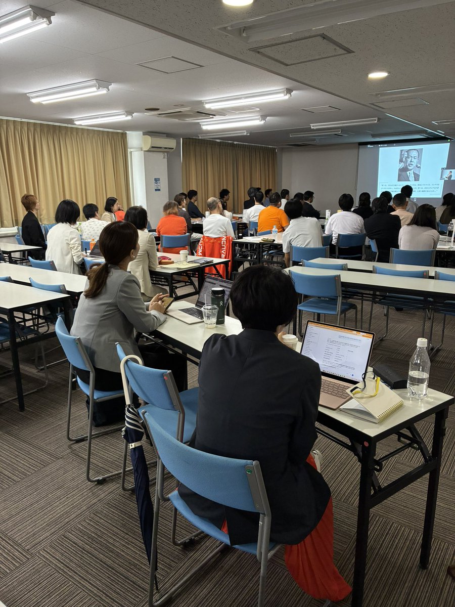 TreMaga's tweet photo. 2026 年9月26日、参政党政治塾3期の6回目が仙台で開催されました。
本日、私は初めて司会を担当しました。周りの議員さんに助けていただいて､無事につとめることが出来ました。
本日は､プロの選挙プランナーさんからの貴重な講義でした。そのあとは、グループワーク。白熱した議論が繰り広げられました。
残すところあと1回になりました。最終回は塾生の街頭演説もあります🎤　

#参政党
#参政党政治塾