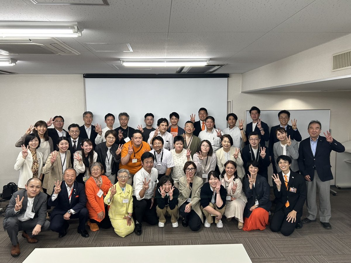 TreMaga's tweet photo. 2026 年9月26日、参政党政治塾3期の6回目が仙台で開催されました。
本日、私は初めて司会を担当しました。周りの議員さんに助けていただいて､無事につとめることが出来ました。
本日は､プロの選挙プランナーさんからの貴重な講義でした。そのあとは、グループワーク。白熱した議論が繰り広げられました。
残すところあと1回になりました。最終回は塾生の街頭演説もあります🎤　

#参政党
#参政党政治塾