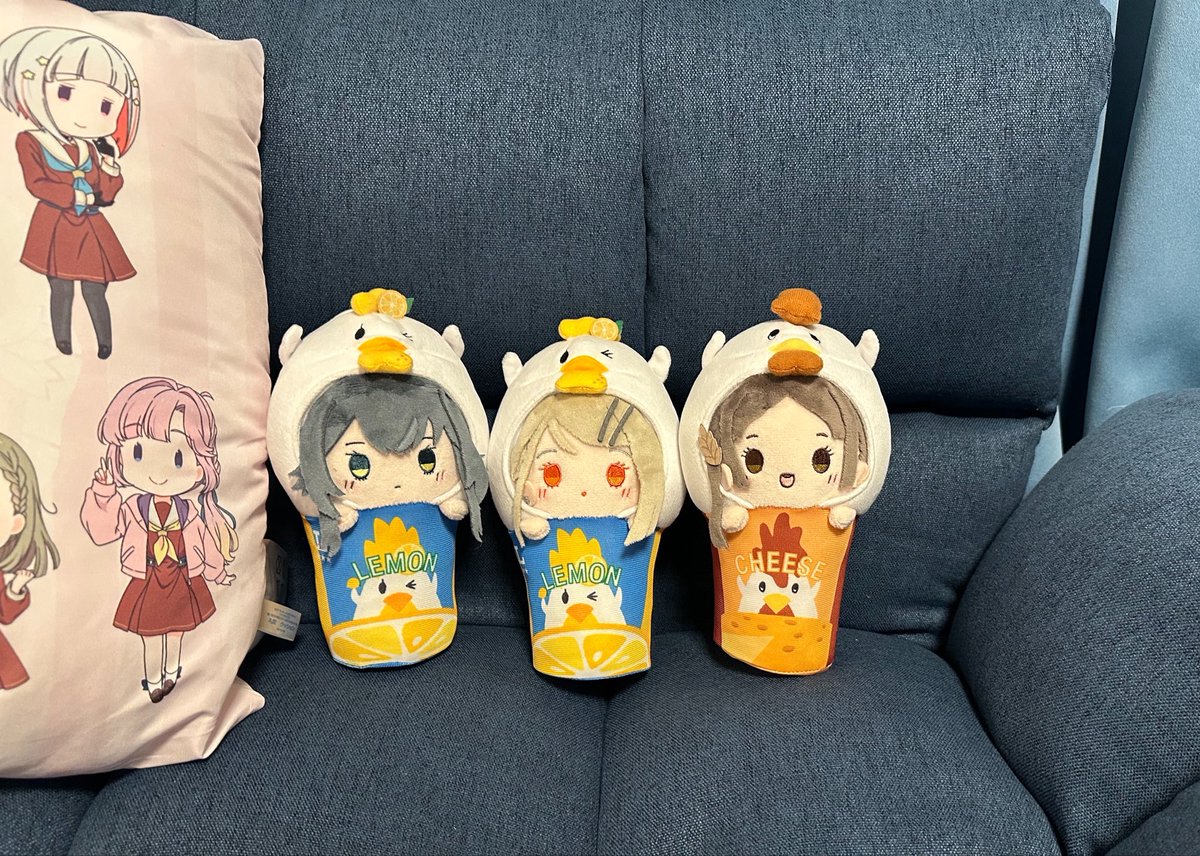 RollingRinen's tweet photo. ずっと待ってたからあげクンズが届いたー
ちまっ、と出てるおててがかわいいね https://t.co/cWj4ZH7WpC