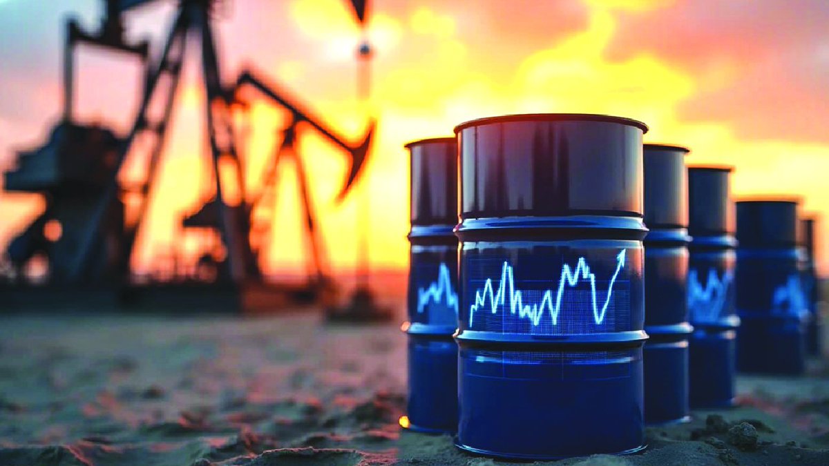 WorldScope247's tweet photo. 🚨The U.S. leads the world in oil exports, shipping 10.7 million barrels per day in 2025. Saudi Arabia and Russia follow, while the Middle East remains the top exporting region globally, per Visual Capitalist data. https://t.co/6OfUYQ6tW9