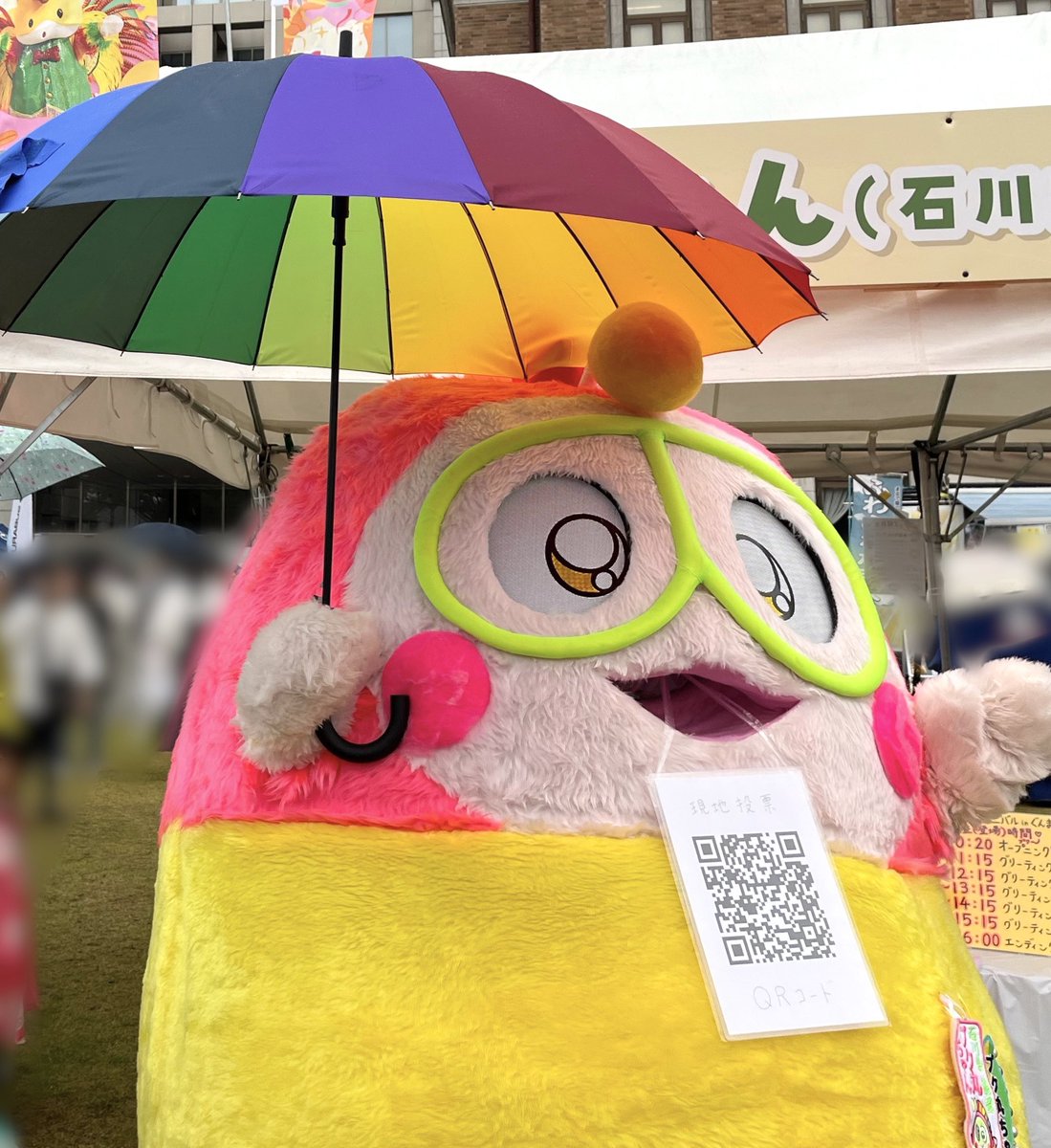 pukumaru2929's tweet photo. 今日イベントに来ていたキッズが！プク丸ちゃんの得意技レインボーシャワーのことを知っていて驚いたプク〜
「えっ！何で知ってるの？！」と思わず詰め寄って聞いていたかにこ隊長＆プク丸ちゃんでしたプク〜 https://t.co/GqAZ3FE7Eq
