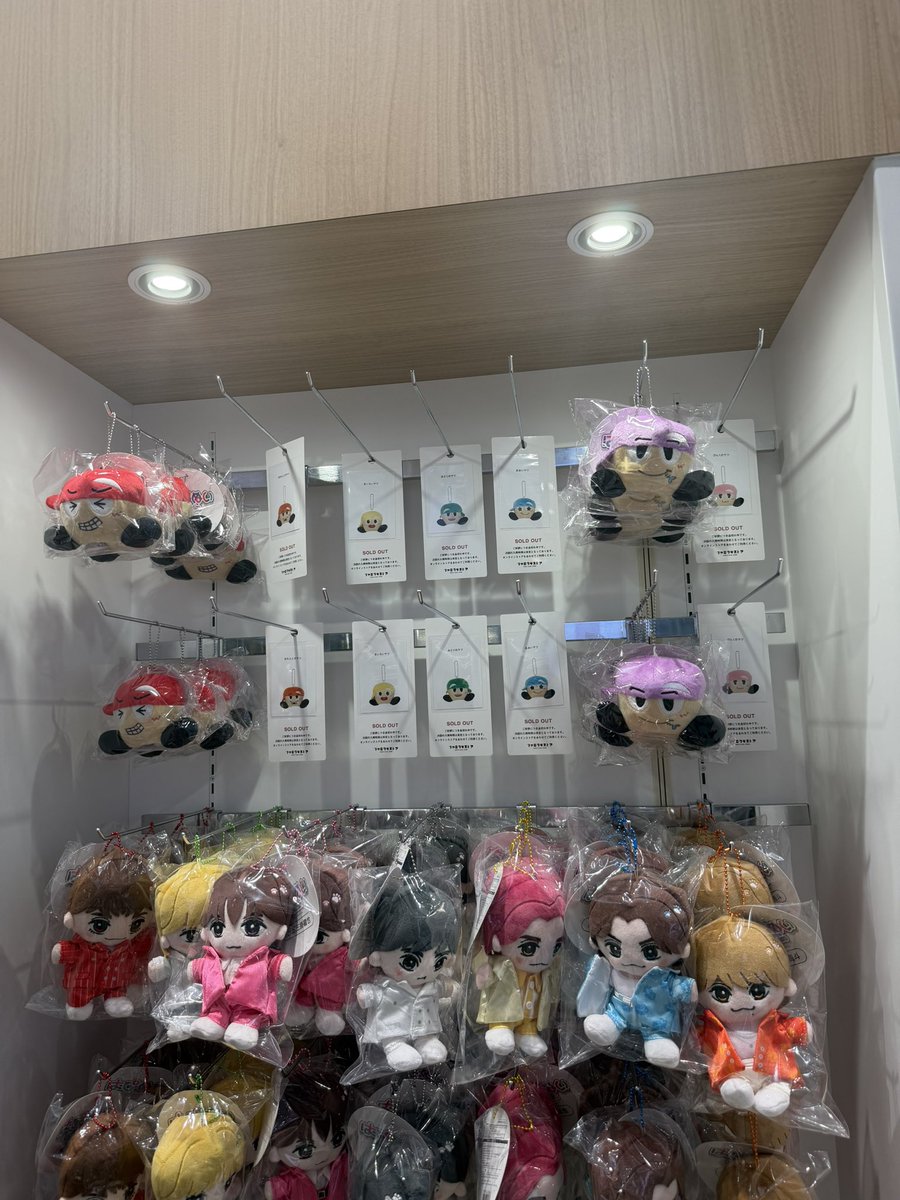 45_tk_71's tweet photo. 本日渋谷ファミクラストア開店時の在庫
グッズ系神山担に買わせる気無くて笑ってしまった
のんちゃんの写真はお13時くらいに少しに在庫復活してたかも
昼過ぎまでチケッ��無しで入れました🙆‍♀️
それ以降は分かりません
 #WESTꓸ https://t.co/dpKPDscvnh