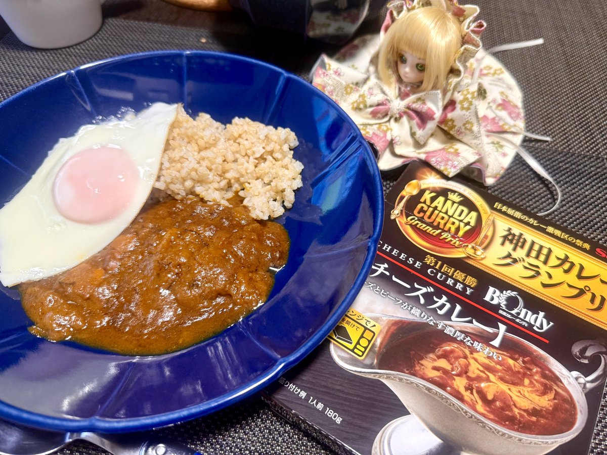rososesisara's tweet photo. ボンディは某エルフ追い剥ぎに影響されてレトルトを大量買いした事があります🍛高いけど濃厚で美味しかった🧀いつか店舗のも食べてみたいですね✨
#うちのこかわいい ＃ロソセ家
 #ドールオーナーさんと繋がりたい https://t.co/uQm7DSqVRh
