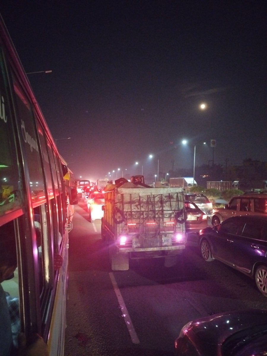 Bhaskar_tx's tweet photo. Huge traffic jam at National Highway near Ankurhati West Bengal ...
#NationalHighway 
#westbengal
@CMOWestBengal https://t.co/H8Yfuo2Gru