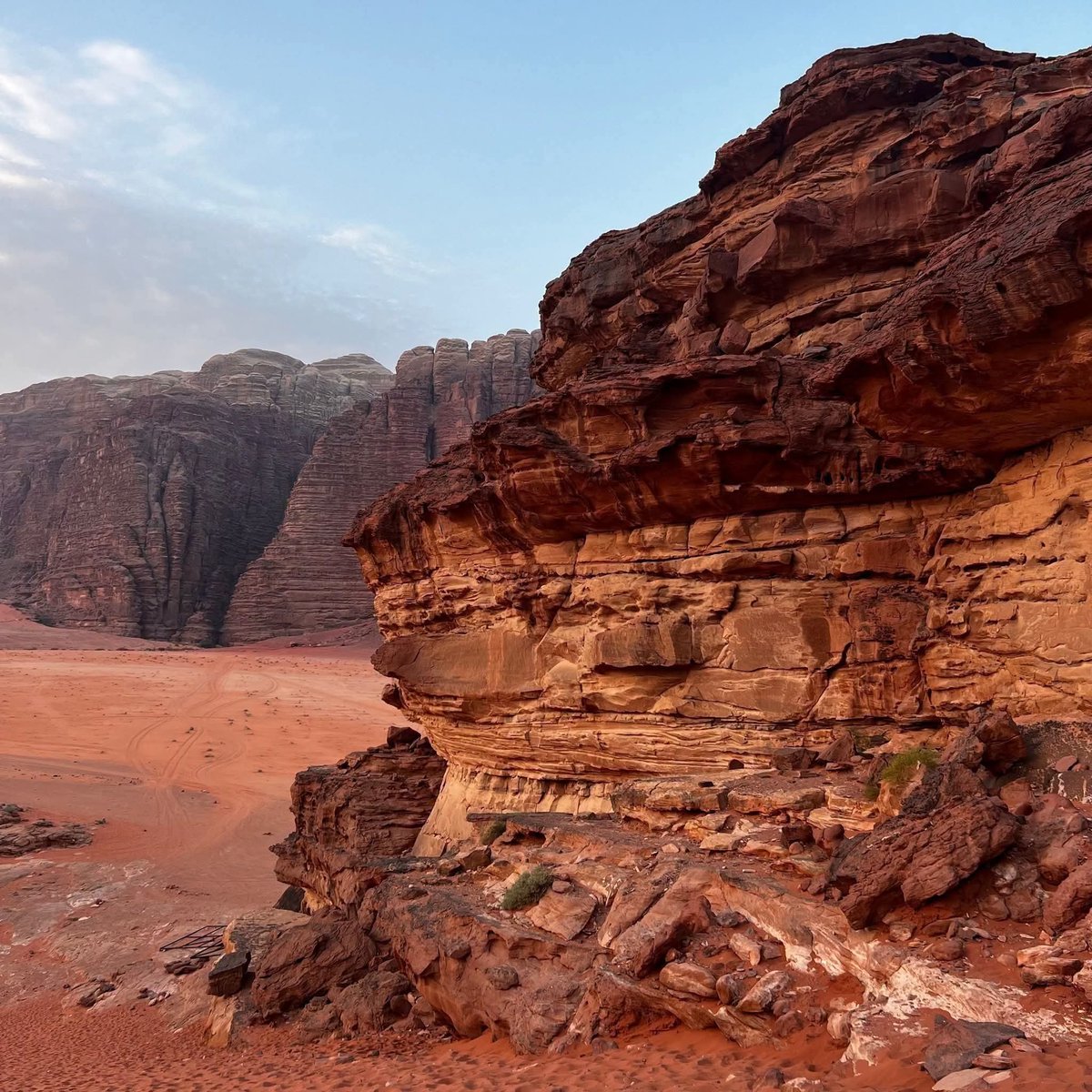 OldAmman's tweet photo. They say that Wadi Rum is a piece of Mars in Jordan.😱 https://t.co/1jusDiwDOh