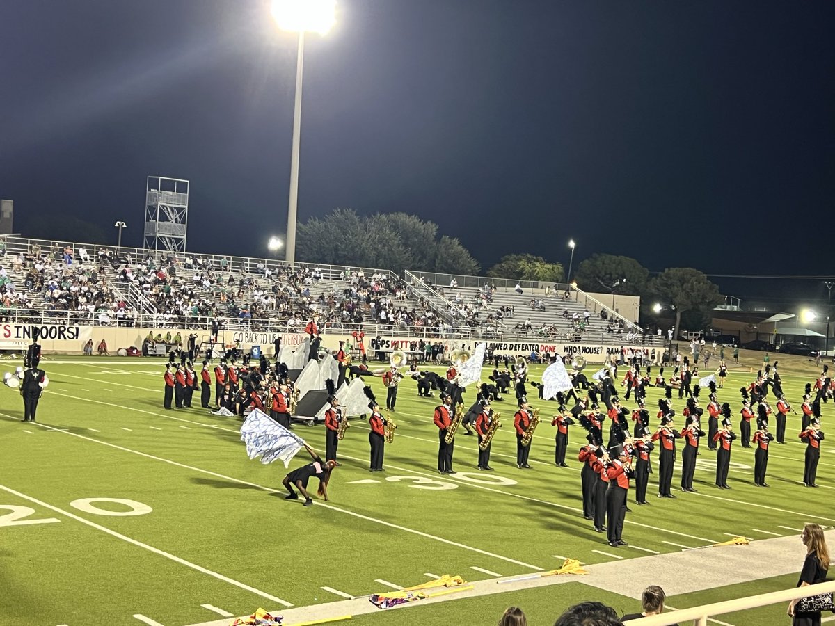 JordoSimmons's tweet photo. A great night under the Friday Night Lights celebrating middle school night and the Dettes dancing with their dads! #risddreamon @RichardsonISD https://t.co/zgF0Nvvb41