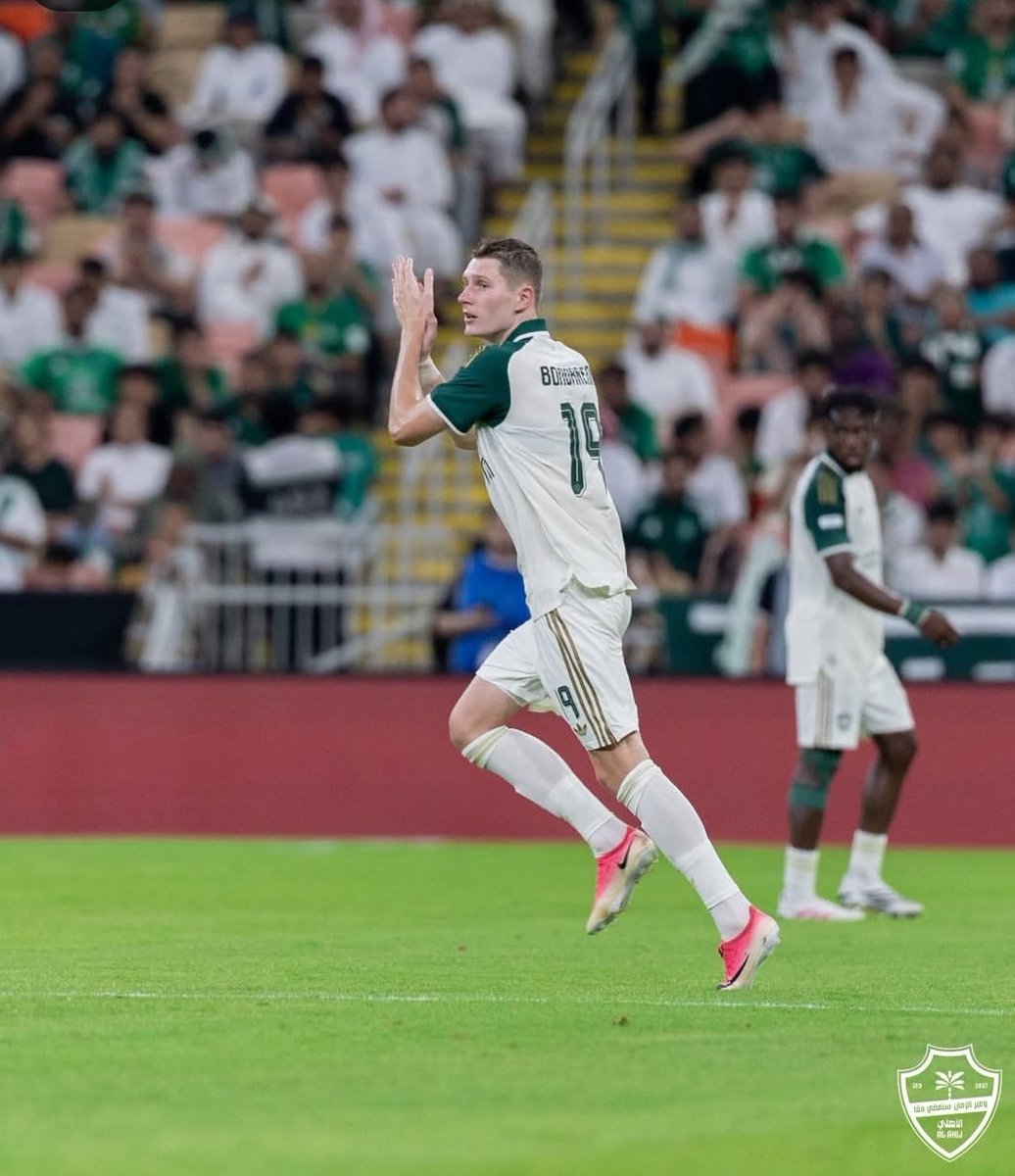ALAHLI_PLUS's tweet photo. شبهات الفساد في صفقة ارتيم؟!

🚨🗣️ المدير الرياضي السابق روي بيدرو:

غير صحيح تمامًا، لجنة الاستقطاب قيموا صفقة اللاعب بـ(14) مليون يورو ونحن تعاقدنا معه بـ7 مليون يورو وبنصف الراتب.

يتم مراجعة كل الصفقات من قبل اللجنة..

مدربنا وصل قبل الدوري بـ5 أيام وطلب لاعب يساعده بالاستحواذ ورشح اللاعب ارتيم😅