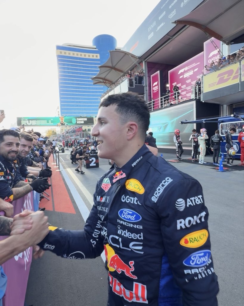 redbullracing's tweet photo. Knockout 🤜🤛

#F1 || #AzerbaijanGP 🇦🇿 https://t.co/WXZFvahpCu
