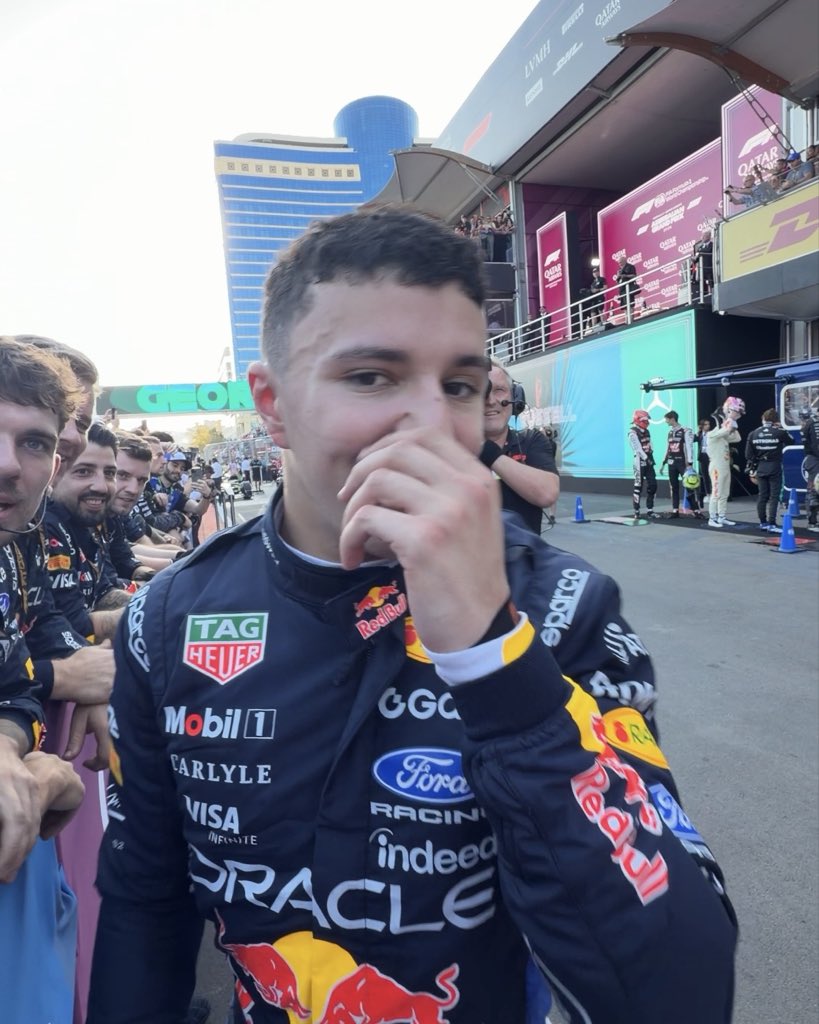 redbullracing's tweet photo. Knockout 🤜🤛

#F1 || #AzerbaijanGP 🇦🇿 https://t.co/WXZFvahpCu