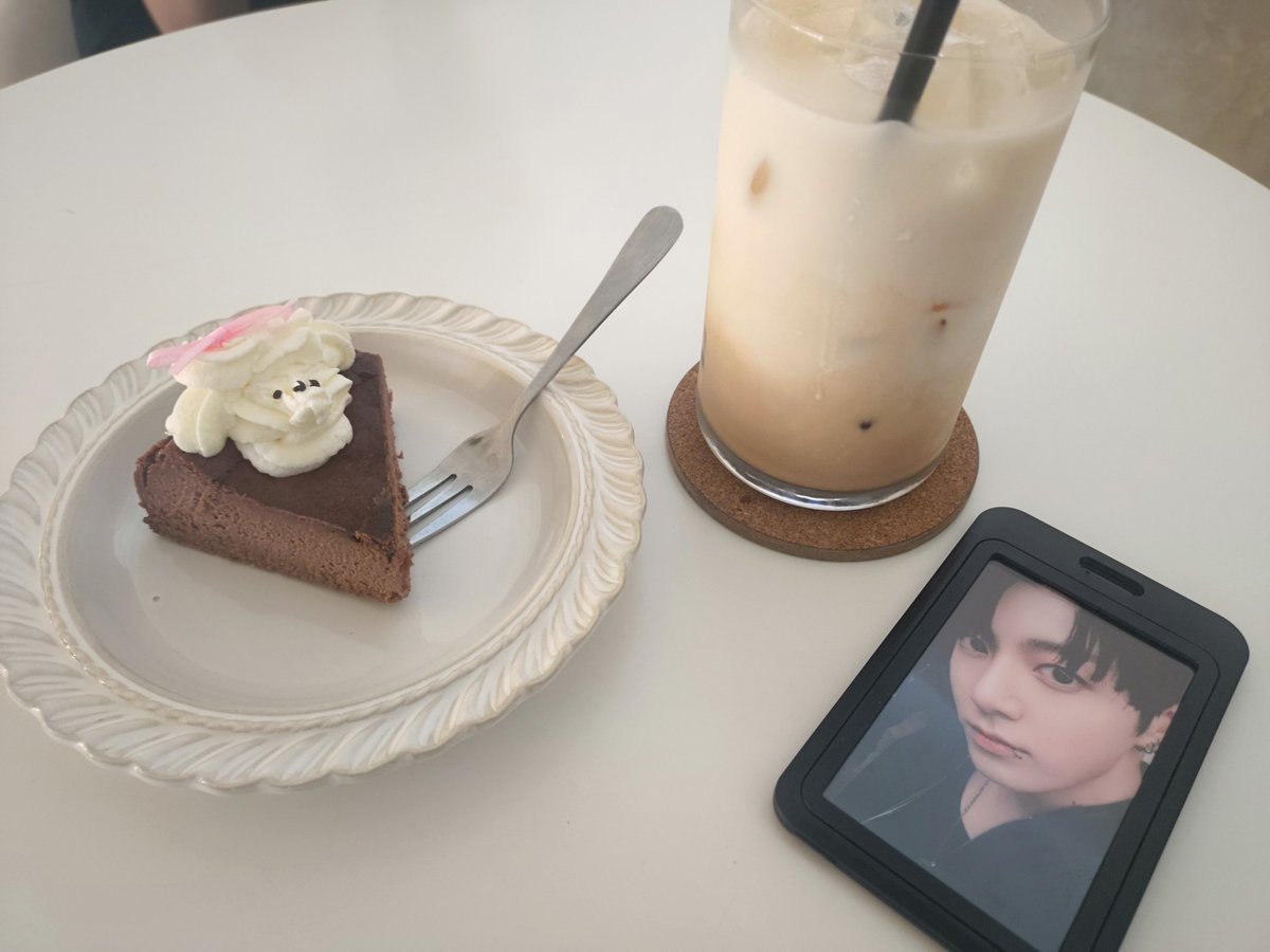 achaneh6r's tweet photo. ☕♡♡♡

#推し活
#ジョングク
#韓国カフェ https://t.co/PdhN9njPeD