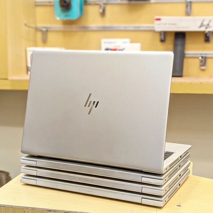 FGlobalBusiness's tweet photo. HP Elitebook 830 G6 Core i3 8ème génération
⚙️Processeur Intel Core i3-8145U (8e génération, double cœur, fréquence de 2,1 GHz à 3,9 GHz Turbo)
🛡️Ram 8Go DDR4 (16Go DDR4 dispo)
📀Disque Dur SSD 256Go (Extensible à 512Go)
💻Écran Full HD 13.3 pouces 
⌨️Clavier D’origine Azerty https://t.co/a6LZAFw4n8