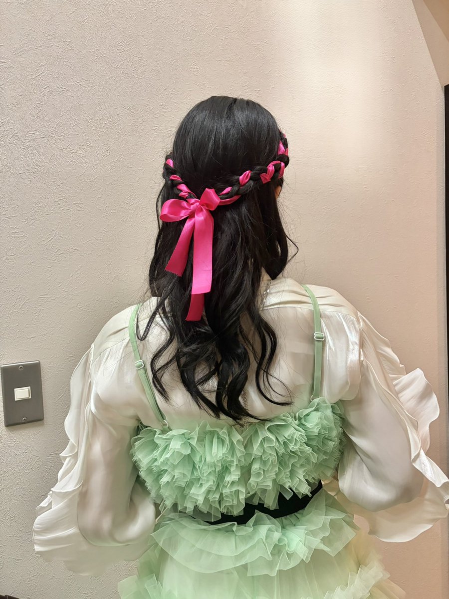 sajounohanasana's tweet photo. 憧れのKey楽曲を初めて担当させていただいた宝物のような「LOOPERS」の曲を生バンドと素敵な演出で皆さんにお届けできた夢のような時間でした！✧*

「イチジツセンカ」もLIVE初披露！

帰り道、雨で寒いけど心に8月の青空を思い浮かべて気をつけて帰ってね！

衣装の色もLOOPERS意識したよ

#KSL2026 https://t.co/ZXIscSC0MR