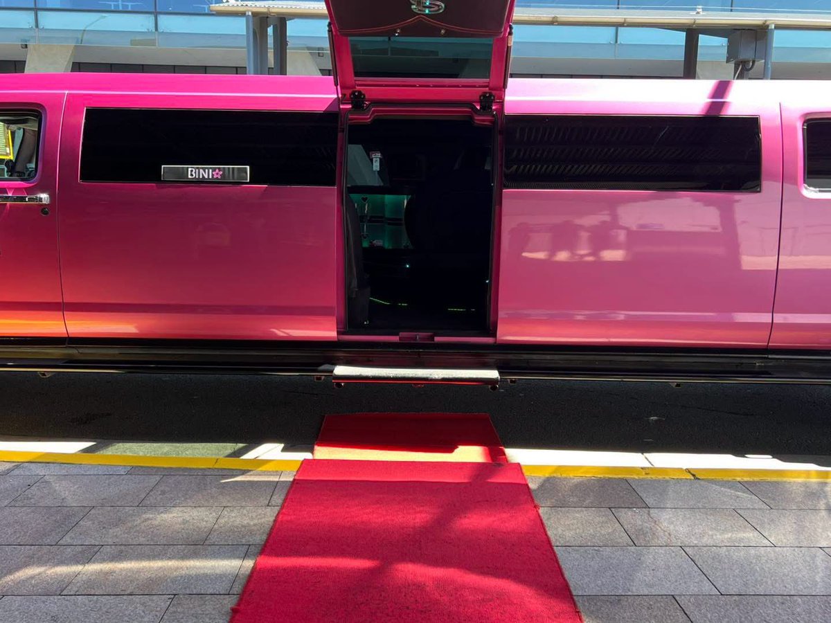 poganda_daily's tweet photo. hindi nirentahan kasi nga BINI LIMO 💅🏻

©utos &amp; co. 
#BINI https://t.co/Vif3yJpx9G