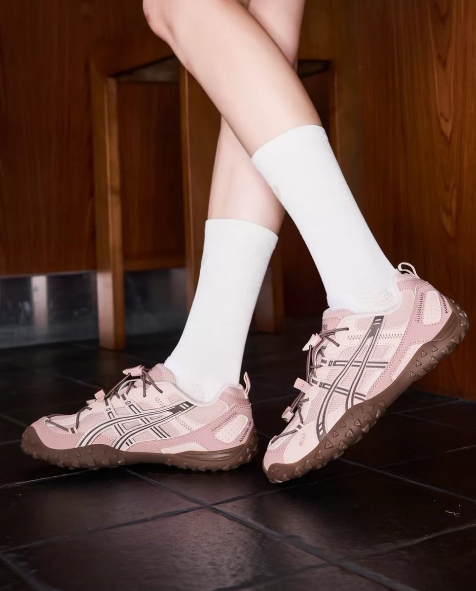 lumissey's tweet photo. NEW COLORWAY ASICS GEL-AMMG SATU INI CAKEP BGT... NAKSIRR ☝️😭 https://t.co/aVNmYsEbH9