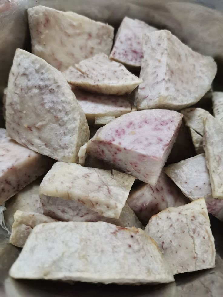 NutritionistKD's tweet photo. Did you know that #CocoYams are nutritious? 
✴️Rich in fiber for better digestion 
✴️Provides lasting energy from complex carbs 
✴️High in potassium for heart health 
✴️Supports immunity with vitamin C 
✴️Naturally gluten-free and nutritious 

#NutritionistKD | #NutritionCommandCentre
