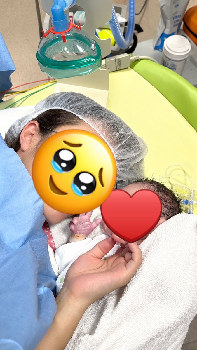 urimam_95's tweet photo. JUST BORN🤍
BABY BOY👶🏻💙 38w 3486g
✂︎3度目の帝王切開✂︎
2時間かかったから？
途中麻酔が切れてきた？
痛みが出てきて結構怖かった🥶
卵管結紮からが腸？腹の中を
グニョグニョされるのが痛くて
今も炭治郎の呼吸で頑張ってます🧘
手術ヘアキャップ盛れない（つら）
応援リプLINEありがとう！！ https://t.co/XZkMRZ54Wq