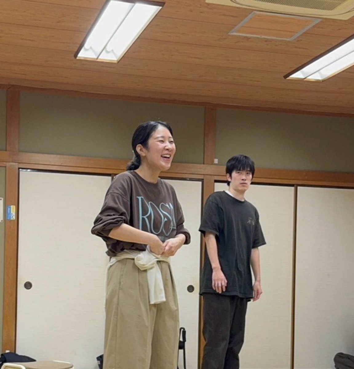 ahirunanchara's tweet photo. ひるちゃらﾀﾞｰｲ🍄最初から最後まで通してやりました🌸写真は楽しそうな蜂井ﾁｬﾝとそれを見る首藤ﾁｬﾝ🌊テーマ曲もやってきて完成形が見えたヨ💮みんな見に来て10月1日から🐘

公演情報
https://t.co/ETKUJdiLvb

劇場観覧予約
https://t.co/gqGL1JOUYA

配信チケット
https://t.co/YI67dZZzRp https://t.co/w4FCWt1Qu5