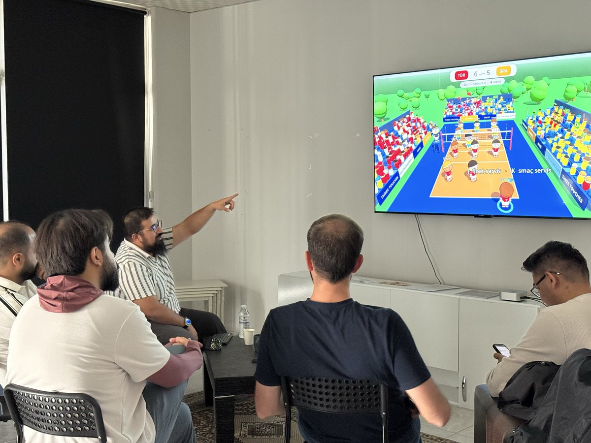konyahackers's tweet photo. Topluluk saatlerinde bu hafta oyun yapan arkadaşlar oyunlarını bize gösterip geribildirim aldılar. 👾

Cumartesi günleri, hackerspace günleri 🤓 https://t.co/4RJoG4ZD1K