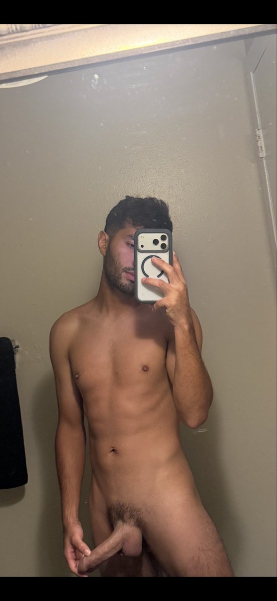 adamlov3s's tweet photo. Morning wood with a side profile of my cock 😝 #nsfw #fyp #content #seller #customs #freaky #horny #HMU 🫶❤️❤️ https://t.co/AijURz4JSn