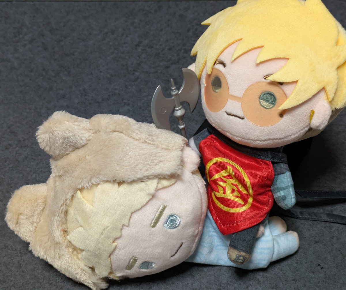 Riankdoau's tweet photo. ﾏ ｻ ｶ ﾘ 🪓かついだてるヴァ太郎が兄🐻にまたがり…と言うより退治されてる様に見える写真📸
#てるヴァ写真部 https://t.co/mVHD5w4Jij