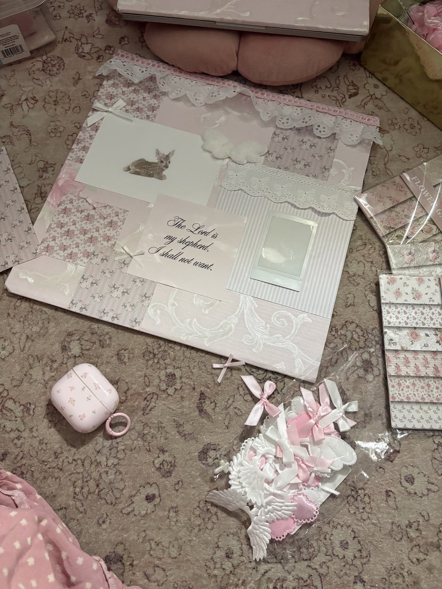 wurooods's tweet photo. crafting 🩰🪽 https://t.co/Bnl3lzTaiv