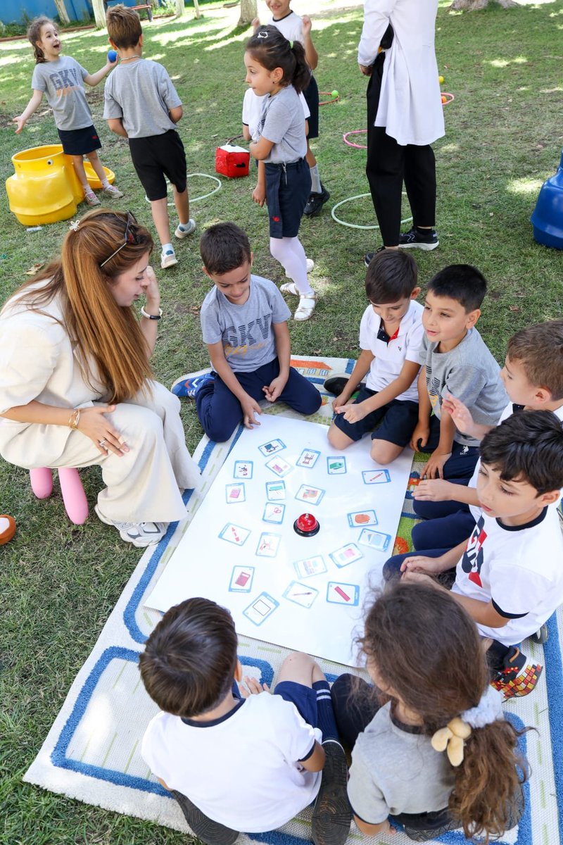 GkvKurumsal's tweet photo. Okulumuza yeni adım atan birinci sınıf öğrencilerimizin okula uyum süreçlerini desteklemek, okul ortamını tanımalarını sağlamak ve yeni arkadaşlıklar kurmalarına fırsat sunmak amacıyla keyifli bir “Okula Hoş Geldin” etkinliği gerçekleştirildi. https://t.co/aFDDICFoFu