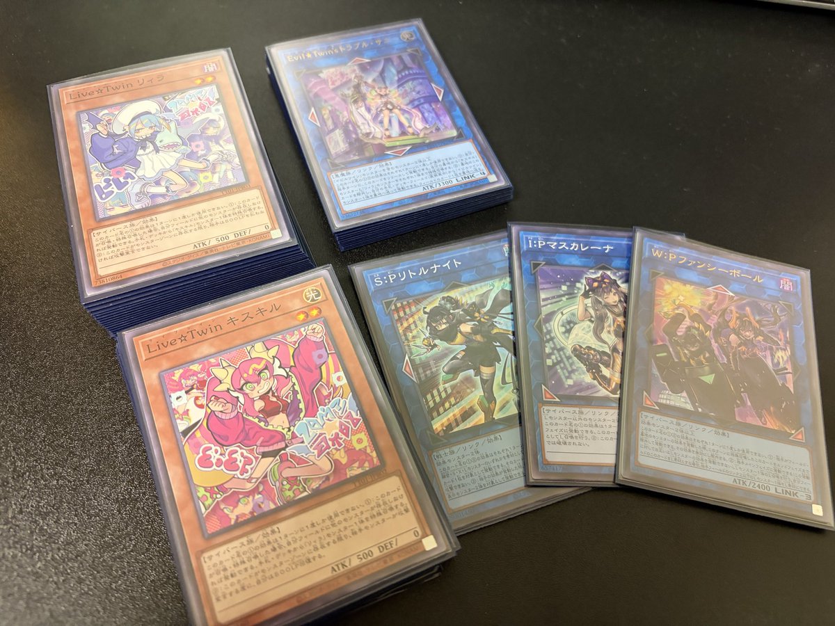 bushi02's tweet photo. 今日の遊戯王フリプ会はデモンスミススプライトイビルツインで遊んできた
たまたま買えたアートワークコレクションから出たManga Styleカードが良すぎる https://t.co/b0yEbqUNS0