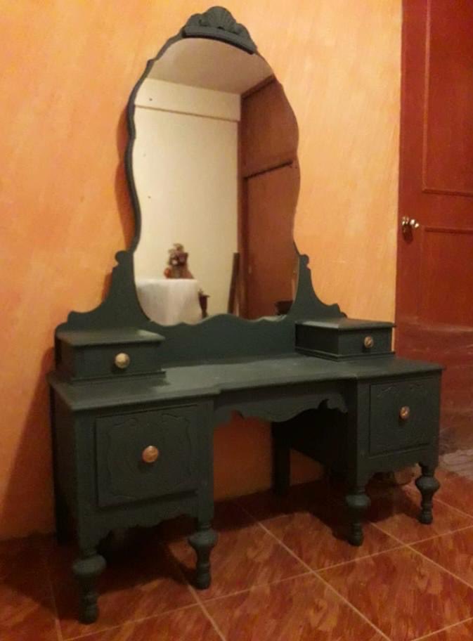 Lacasadeazul's tweet photo. Por favor comunidad ayúdenme a vender ya este tocador que está en perfecto estado sin golpes de buena madera, mi Beba necesita atención médica urgentemente pero no tengo dinero para pagarla por eso la urgencia informes 5540197422 en CDMX $8,000.00 negociables ¡¡URGE EL DINERO!! https://t.co/KTlGZZd5jb