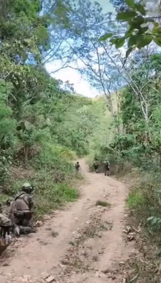 JackLove_Any's tweet photo. 🇨🇩✌️🔥🚨 Les FARDC 🇨🇩 viennent de récupérer la localité de MUNGUNGA sans combat après que les rebelles du M23 aient pris fuite depuis 10h36  de ce vendredi après avoir appris qu'ils ont été pris pour cible par l'armée Gouvernementale FARDC et wazalendos.🤣🤣 https://t.co/Ui0hbc0qQ9