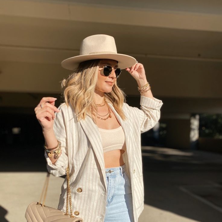 AnnetteTospr's tweet photo. The outfit needed this hat. https://t.co/sZRw792VW1