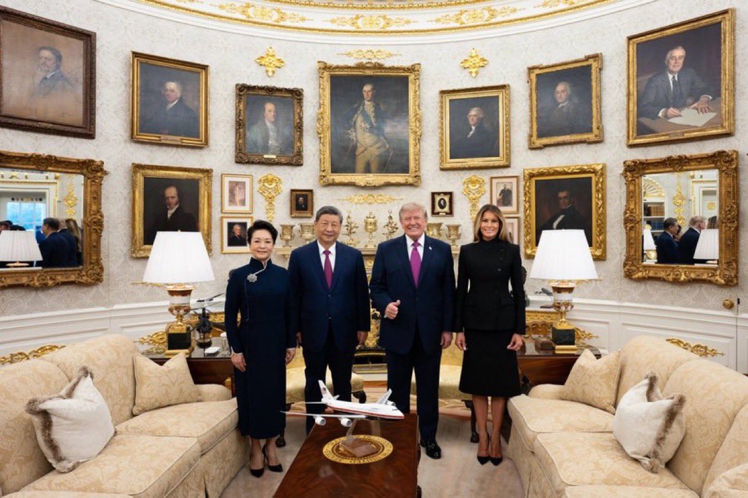 starstuded11's tweet photo. “以美灭共 以共灭共！一切都是刚刚开始！！！大幕开启！！！盼文贵先生早日回归！！！🙏🙏🙏 https://t.co/qZbZqodrAA