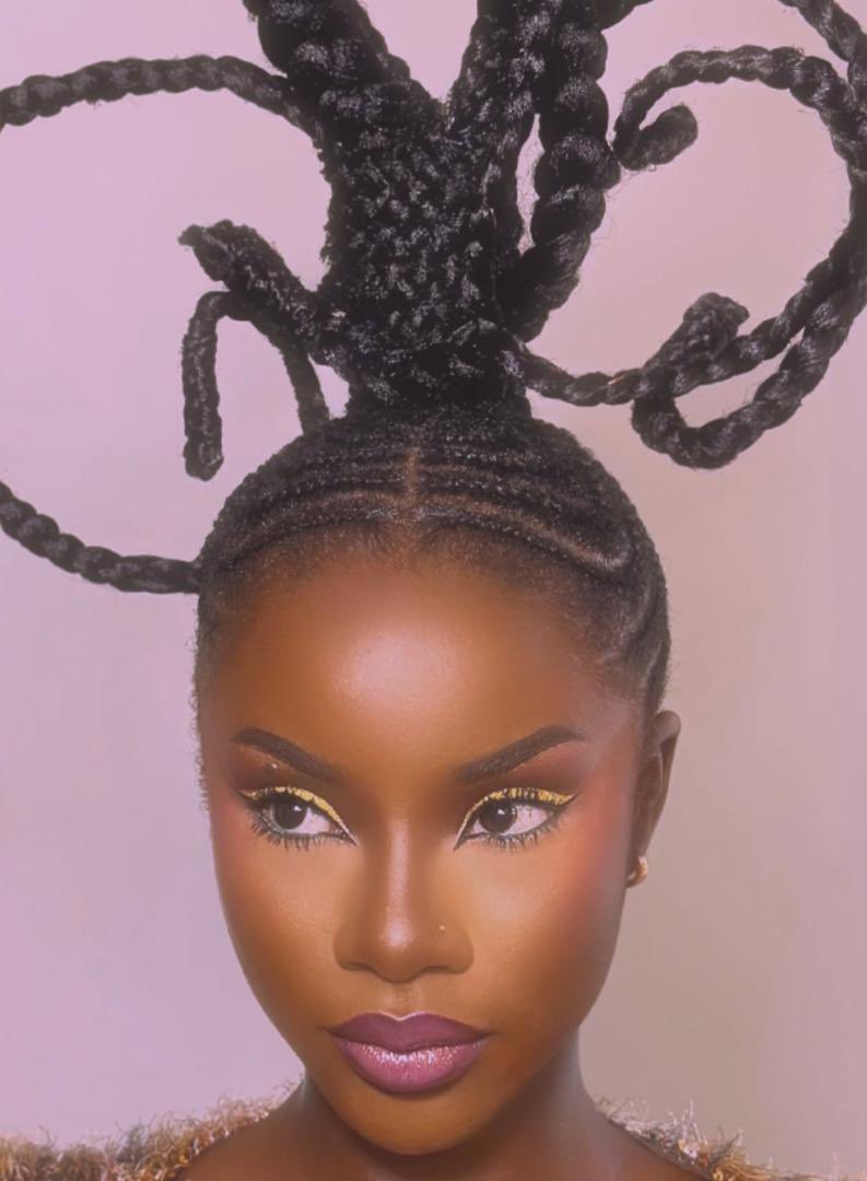 gracetony_'s tweet photo. Who needs a canvas when you have hair??🤭😍 https://t.co/NO6ATO9LVg