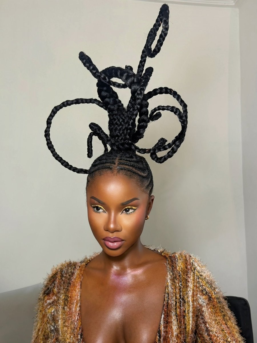 gracetony_'s tweet photo. Who needs a canvas when you have hair??🤭😍 https://t.co/NO6ATO9LVg