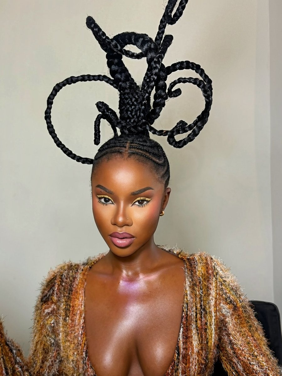 gracetony_'s tweet photo. Who needs a canvas when you have hair??🤭😍 https://t.co/NO6ATO9LVg