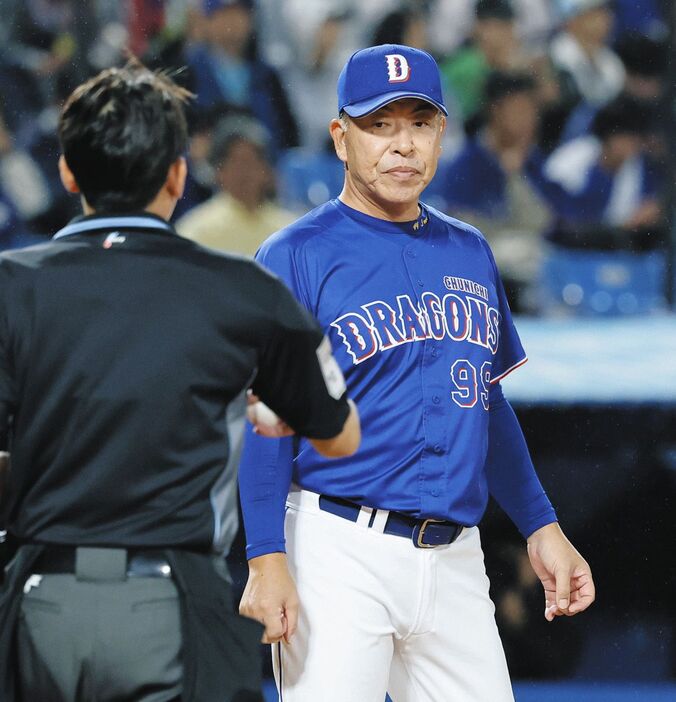 gnomotoke's tweet photo. 中日が球団ワースト更新の今季40度目逆転負け…借金は今季ワーストタイの21に　9回に6番手・橋本がサヨナラ弾浴びる（中日スポーツ）-Yahoo!ニュース https://t.co/gpSZipK8Ts

◇26日　ヤクルト5X―3中日（神宮）
中日がサヨナラ負けで最下位に転落。借金は今季ワーストタイの21となった。 https://t.co/McibmzXxSx