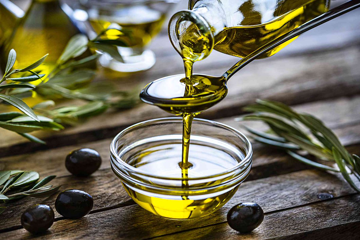 dr_ericberg's tweet photo. The 7 best foods to prevent and reverse kidney damage:

1/ Extra-virgin olive oil… 🧵 https://t.co/CDArXhXTSO