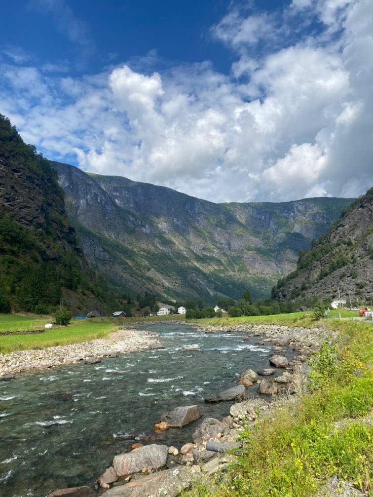 reminiscinbby's tweet photo. Flam, Norway https://t.co/LP2CvkGBNG
