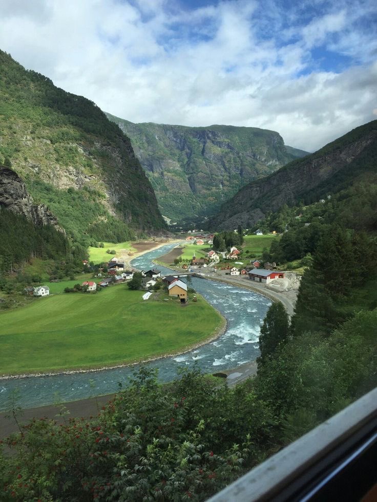 reminiscinbby's tweet photo. Flam, Norway https://t.co/LP2CvkGBNG