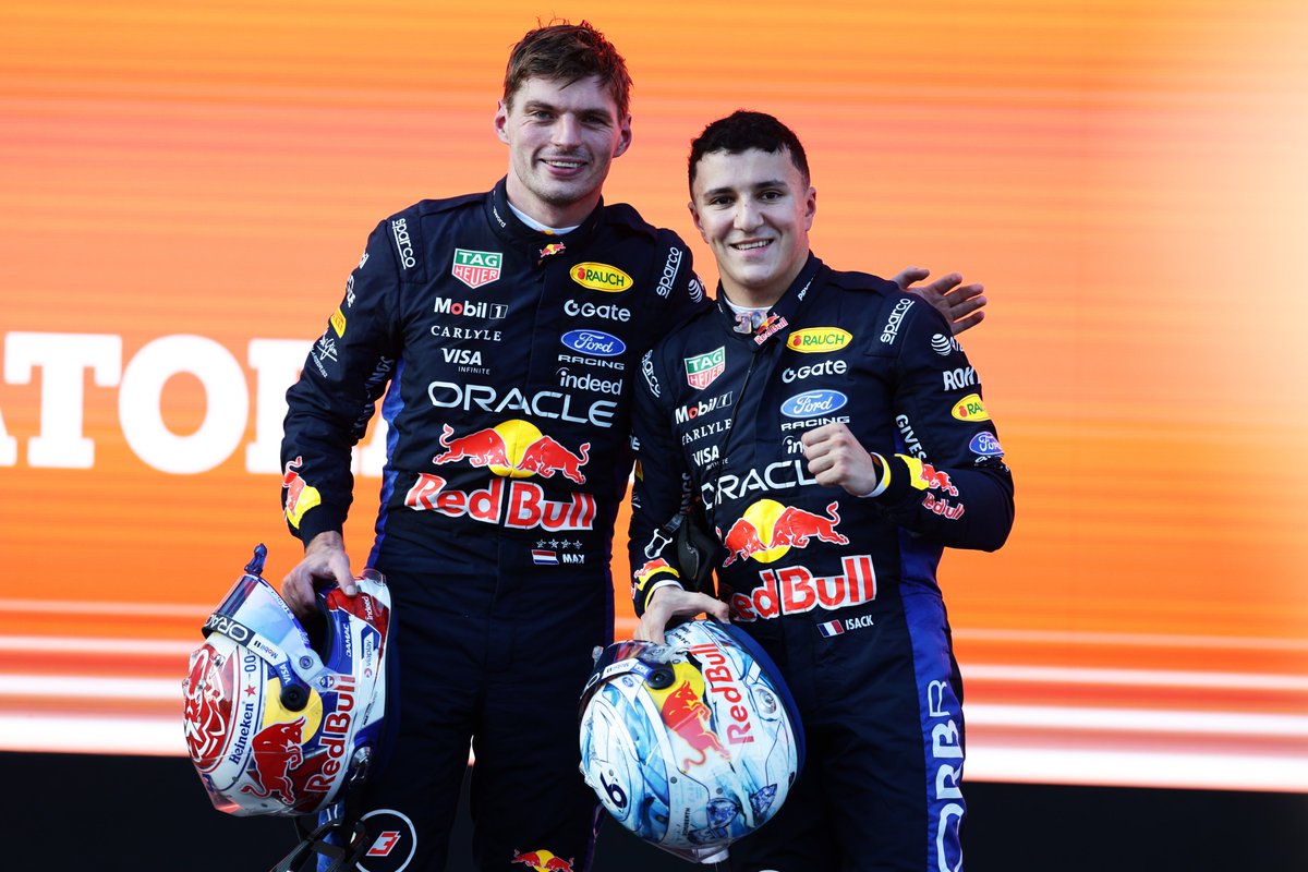 F1's tweet photo. Max 🤜🤛 Isack

Double podium for @redbullracing 🥈🥉

#F1 #AzerbaijanGP https://t.co/uIMYGXBaiD