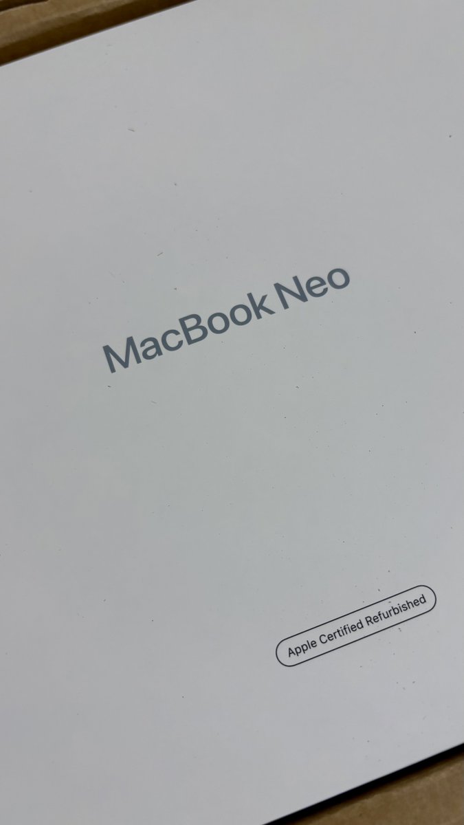 teaxlatte's tweet photo. Macデビュー。
20年以上Windows 使ってきたけど、PCの不具合をきっかけに乗換。設定がどうこう以前に、タッチパッドの使い方がわからない。左上の信号機🚥みたいなボタンはなんなんだ...こんなのiPhoneにはないぞ https://t.co/QhdadWJBi9