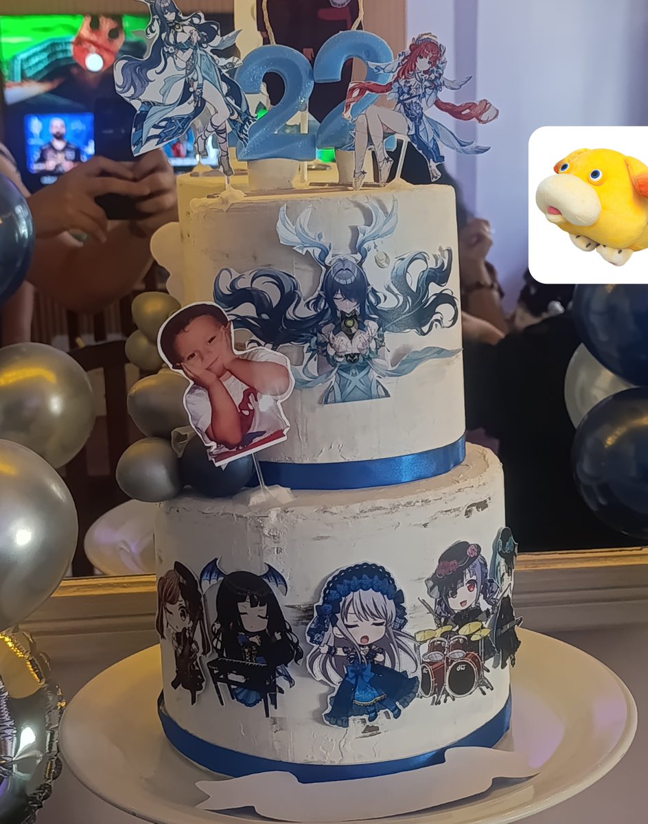 nihiloux's tweet photo. bolo bloom e roselia https://t.co/2Ikm5l2YMW