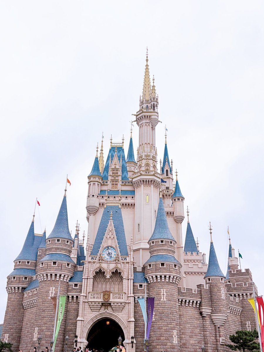 ageha328's tweet photo. 今日はあめちゃんとディズニーランドへ🏰

ホンテ、まほもの、ビッグサンダーにスタツア、ハニーハントなどなどアトラクめちゃ楽しみつつ、サンデーもアップルティーソーダも忘れず、マジカルミュージックワールドもめちゃくちゃいい席で見られて、最後花火まで完璧な1日でした🎃

本当にありがとう😭 https://t.co/eTYWLXUrbo