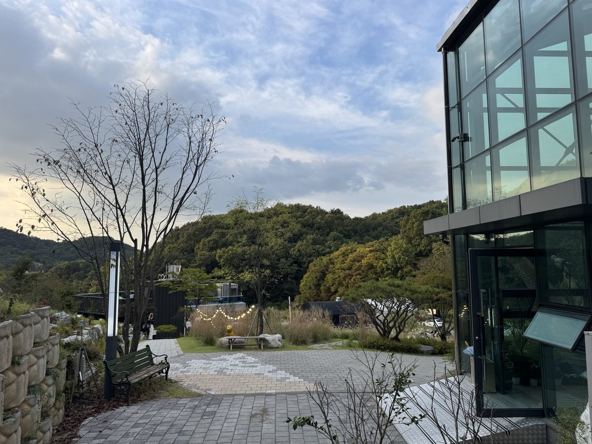 _xade9's tweet photo. カフェ巡り。 https://t.co/5X0aEzDyxn