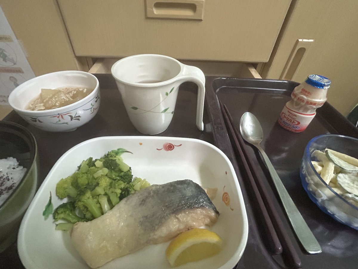 rumiringo205's tweet photo. 9/26 夕食。
自分では作れない冬瓜の煮物が出てきて嬉しい！
#入院生活
#骨折 https://t.co/vp4jABHqvk